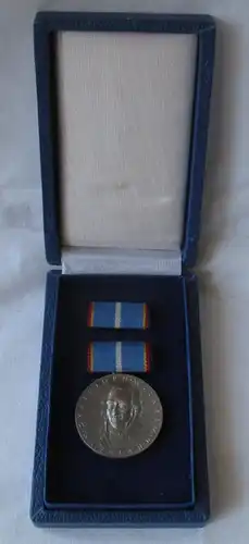seltener DDR Orden Wilhelm Christoph Hufeland Medaille Silber 167 c (155745)