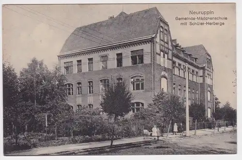 98224 Ak Neuruppin Gemeinde Mädchenschule mit Schüler Herberge um 1910