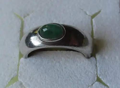 charmanter 925er Sterling Silber Ring mit grünem Schmuckstein (129057)