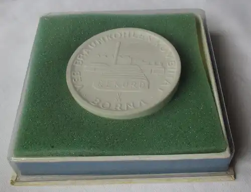 DDR Medaille Porzellan Meissen VEB Braunkohlenkombinat Borna, Glück Auf (124729)