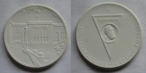 DDR Meissner Porzellan Medaille Militärakademie "Friedrich Engels" (149628)