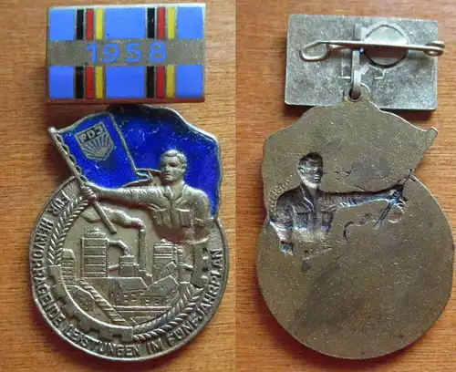 DDR Medaille für hervorragende Leistungen im Fünfjahrplan 1958 (148493)