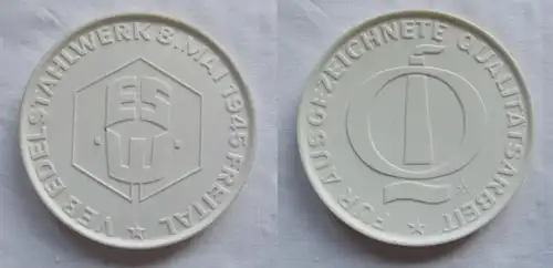 DDR Medaille VEB Edelstahlwerk 8. Mai 1945 Freital - Qualitätsarbeit (148872)