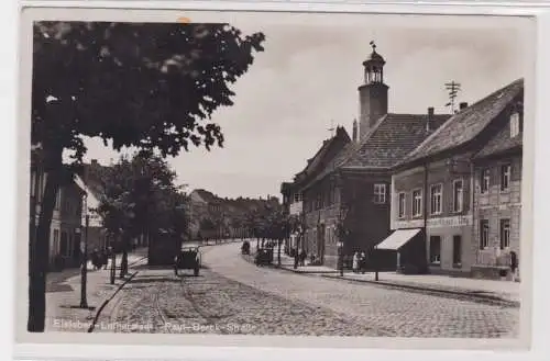 19081 Ak Lutherstadt Eisleben Paul Berck Straße mit Geschäften um 1930