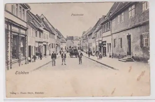 901823 Ak Eisleben Freistrasse mit Geschäften um 1900