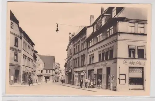 904057 Ak Lutherstadt Eisleben Wilhelm Pieck Strasse mit Buchladen 1957