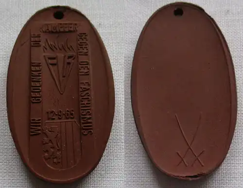 DDR Porzellan Medaille Wir gedenken der Kämpfer gegen Faschismus 1965 (149563)