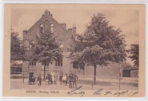 900273 AK Issum - Evangelische Schule davor Schüler 1909