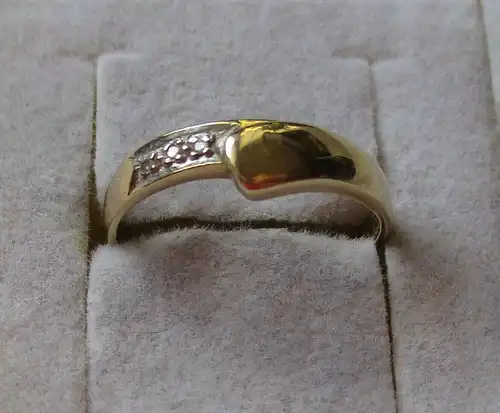 Eleganter 585er Gold Ring mit 3 Diamanten besetzt (153400)