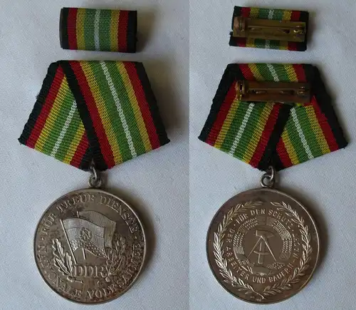 DDR Medaille für treue Dienste in der NVA Silber 900er Ag Bartel 150 e (112214)