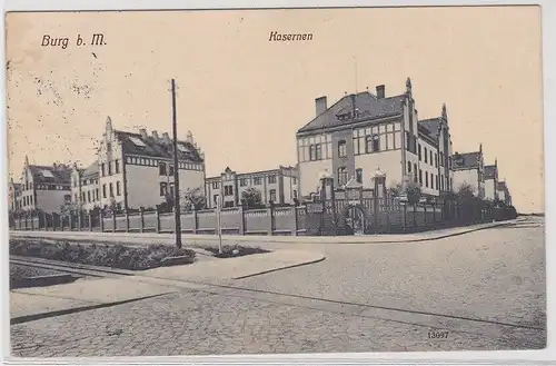11612 AK Burg bei Magdeburg - Straßenansicht mit Kasernen 1911