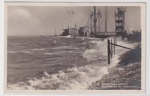 66153 Ak Nordseebad Cuxhaven - Sturmflut bei der alten Liebe 1928