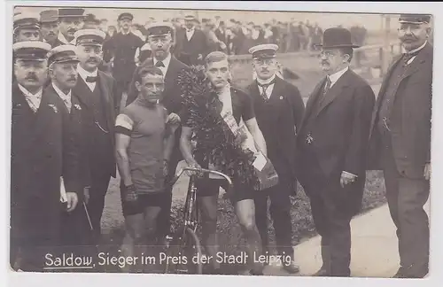 87759 Foto Ak Radrennen Sieger im Preis der Stadt Leipzig 1914