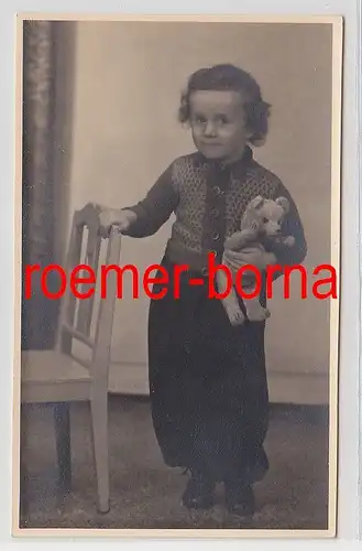 83235 Foto Porträt kleines Mädchen mit Teddybär aus Halle um 1930