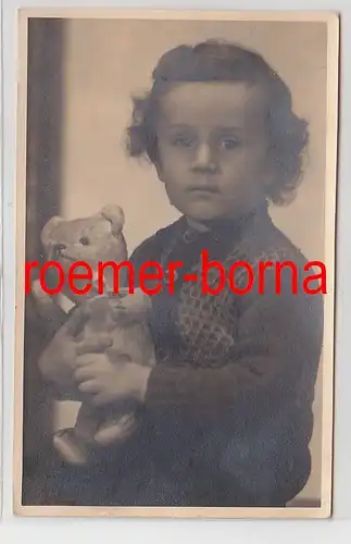 83236 Foto Porträt kleines Mädchen mit Teddybär aus Halle um 1930