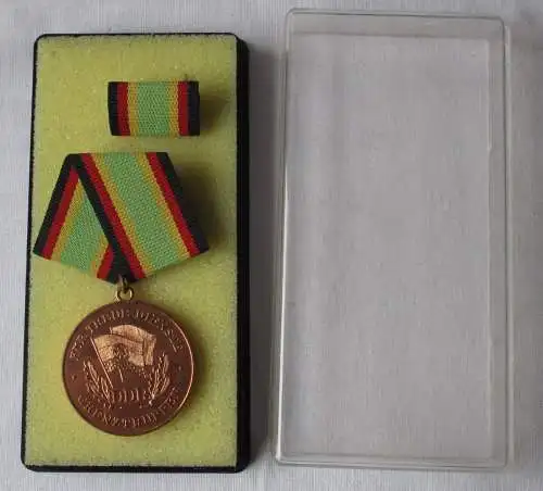 DDR Medaille treue Dienste in der Grenztruppen in Bronze 286 d (100744)