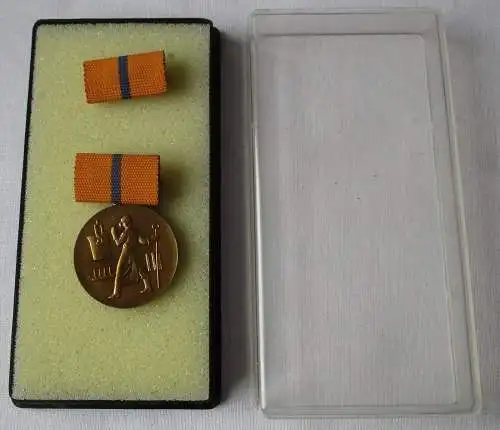 DDR Medaille für hervorragende Leistungen in d. Metallurgie Bartel 260b (120832)