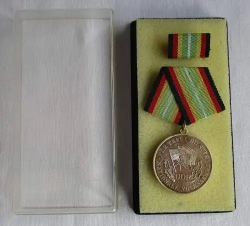 DDR Medaille für treue Dienste in der NVA Silber Bartel 150 l (117808)