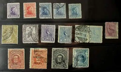 kleine Briefmarkensammlung mit 16 alten Briefmarken Uruguay (140599)