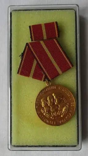 DDR Verdienstmedaille der NVA Nationale Volksarmee Gold Bartel 145 e (102654)
