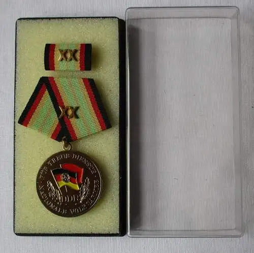 DDR Medaille für treue Dienste in der NVA Gold XX 20 Jahre Bartel 148 l (163556)