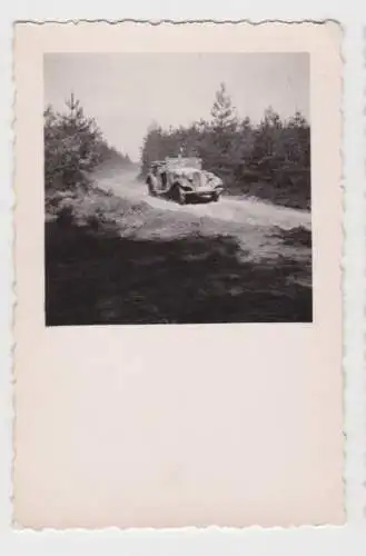 23715 Foto Wehrmacht Jeep in Tarnfarbe im 2. Weltkrieg