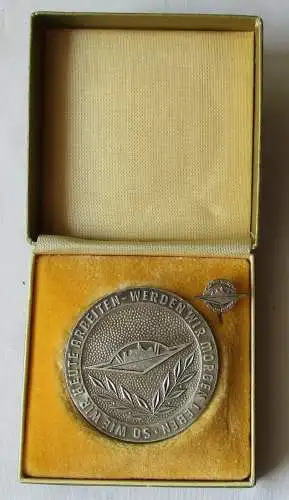 DDR Medaille Verdienstvoller Mitarbeiter im VEB Automobilwerk Eisenach (118032)