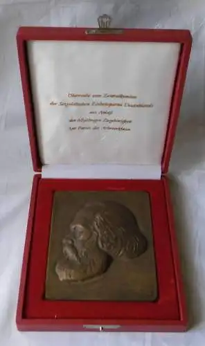 DDR Ehrenauszeichnung der Partei Bronze Gussrelief Karl Marx im Etui (110100)