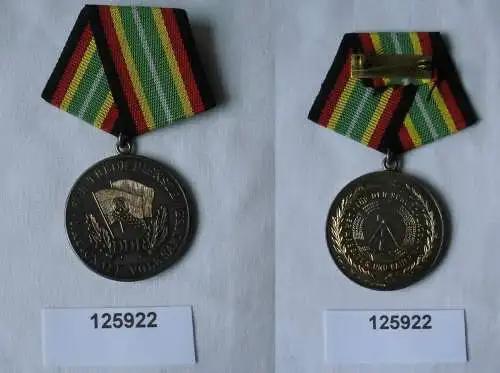 DDR Medaille für treue Dienste in der NVA Silber 900er Ag Bartel 150 d (125922)