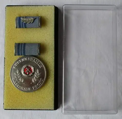 Ehrenmedaille der Nationalen Front der DDR Bartel 3703 a (136307)