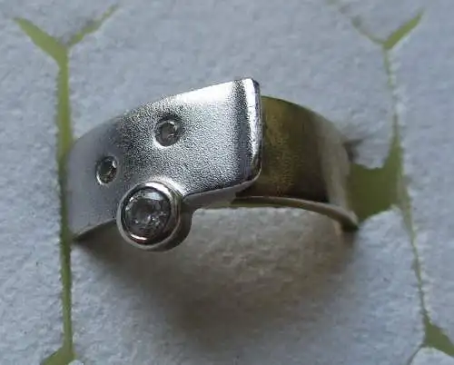 charmanter 925er Sterling Silber Ring mit farblosen Schmucksteinen (126637)