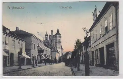 17745 Ak Fürstenwalde, Straßenansicht Herrenstraße, Geschäfte, Kirche, 1920