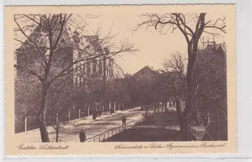 906784 Ak Eisleben Lutherstadt - Schlossplatz m. Luther Gymnasium u. Reichspost