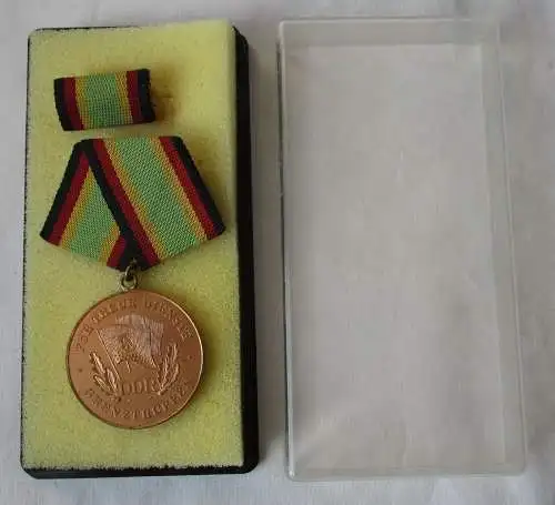 DDR Medaille treue Dienste in der Grenztruppen in Bronze 286 b (141659)