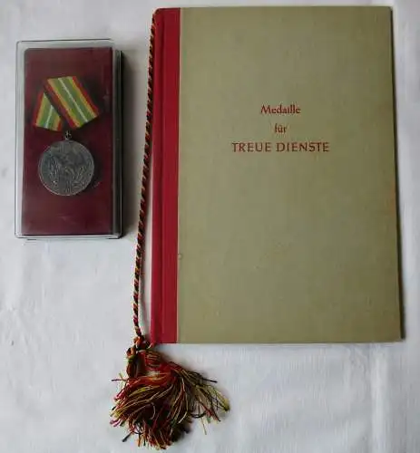 Medaille für treue Dienste in der NVA in Silber + Urkunde Mielke 1962 (116888)