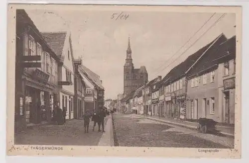 900534 Ak Tangermünde - Blick in die Langestraße mit Geschäften 1914