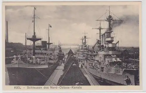 99540 Ak Kiel - Schleusen des Nord-Ostsee-Kanals mit zahlreichen Schiffen