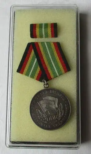 DDR Medaille für treue Dienste in der NVA Silber 900er Ag Bartel 150 e (132920)