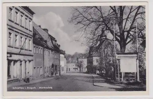 901418 Ak Schlettau im Erzgebirge - Marktplatz mit Rathaus um 1920