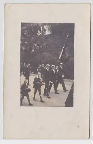 34856 Foto AK Festumzug mit Fahnenträgern Borbeck 1913