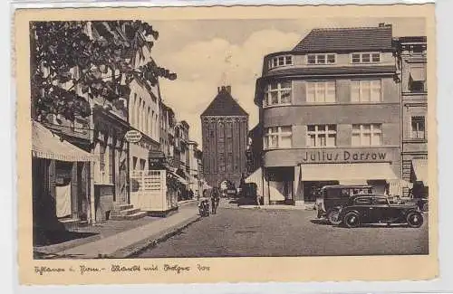 92682 Ak Schlawe in Pommern Markt mit Stolper Tor 1933