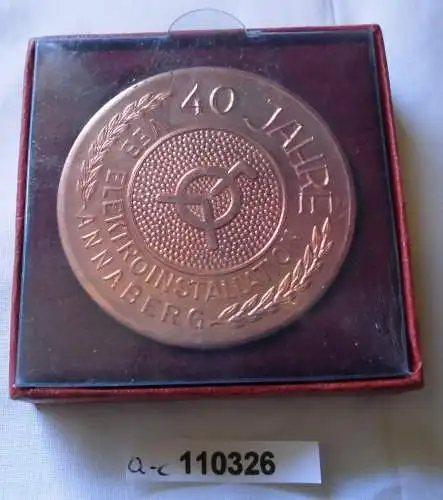 DDR Medaille 40 Jahre VEB Elektroinstallation Annaberg 1988 im Etui (110326)