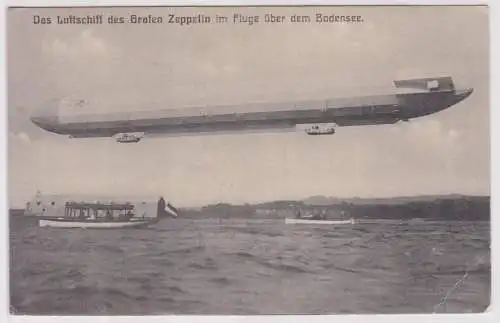 901788 Ak Das Luftschiff des Graf Zeppelin im Fluge über dem Bodensee 1908