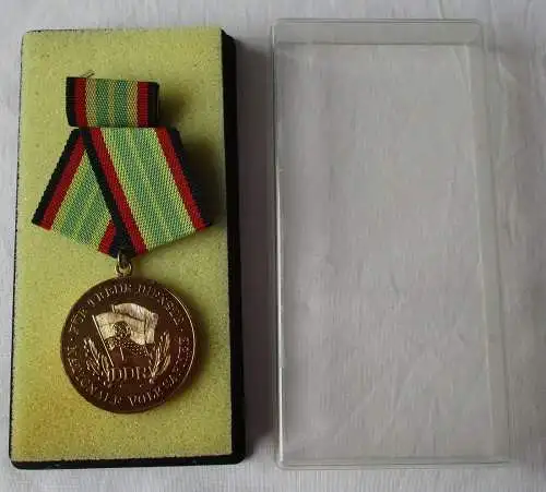 DDR Medaille für treue Dienste in der NVA Gold Bartel 149 g (156667)