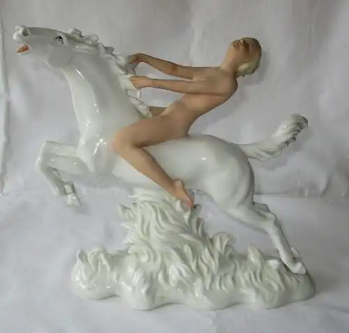 Schaubach Kunst Erotik Figur Akt Frau auf weißem Pferd H 21 cm (153505)