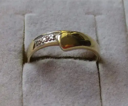 eleganter 585er Gold Ring mit 3 Diamanten besetzt (153400)