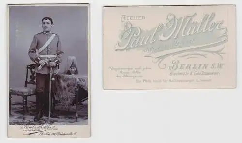 97789 Kabinettfoto Paul Müller Berlin - Soldat mit Pickelhaube und Säbel