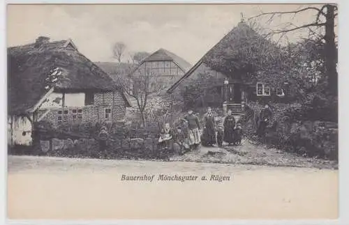 42448 Ak Bauernhof Mönchsguter a. Rügen um 1920