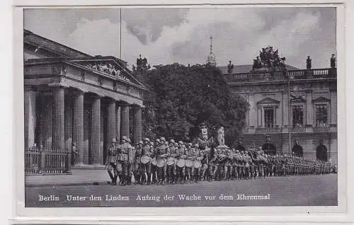902840 Ak Berlin Unter den Linden Aufzug der Wache vor dem Ehrenmal 1941
