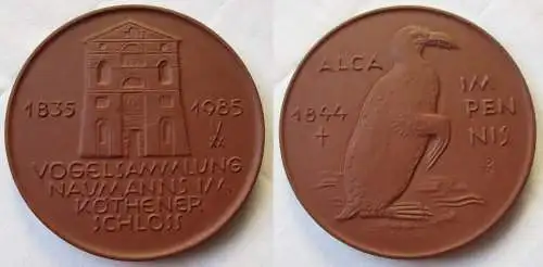 Porzellan Medaille Vogelsammlung Naumanns im Köthener Schloss 1835-1985 (115262)
